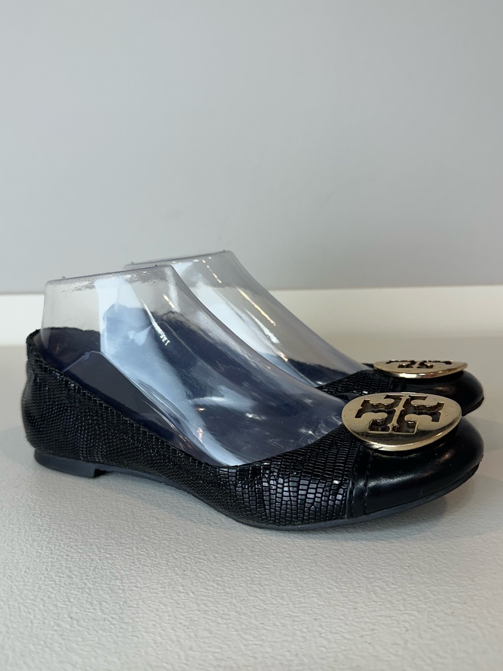 Tory Burch Black Leather Embossed Gold Tone Emblem Minnie Ballet Flats Size 6.5